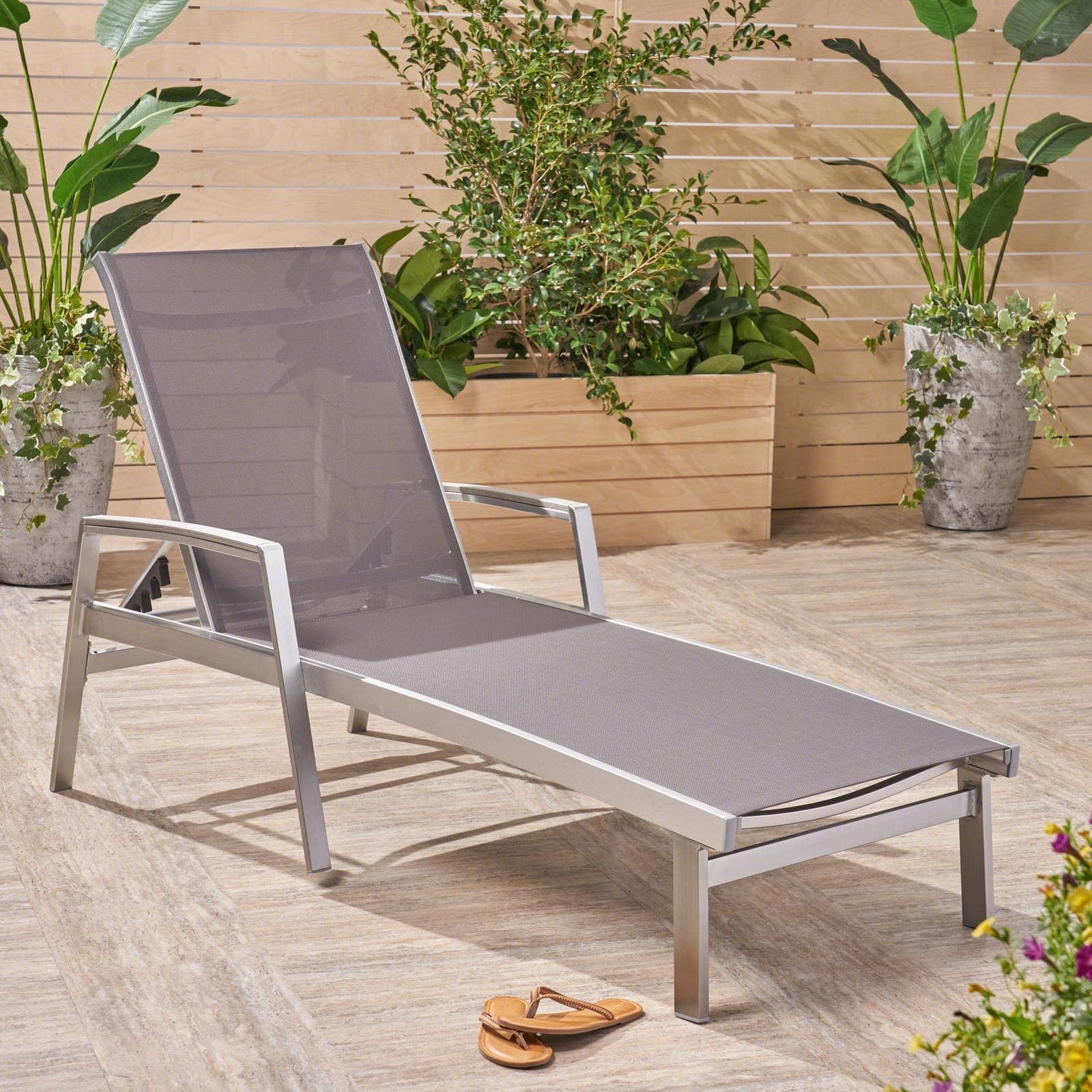 Sun Loungers manufactured by QuanYang Outdoor